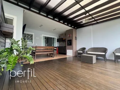 Sobrado com 3 Quartos à venda, 230m² no Bom Retiro, Joinville
