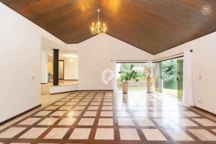 Casa de Condomínio com 3 Quartos para alugar, 477m² no São Lourenço, Curitiba