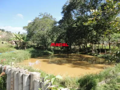 Fazenda/Sítio com 3 Quartos à venda, 200m² no Centro, Jambeiro