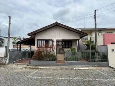 Casa com 2 Quartos à venda, 100m² no Centro, Gaspar