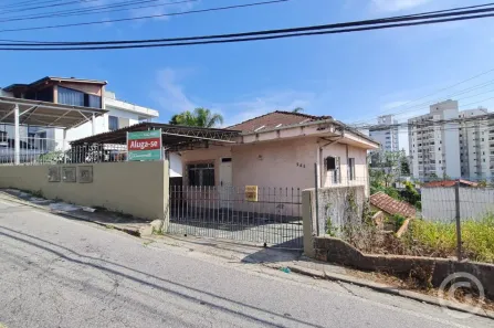 Casa com 1 Quarto para alugar, 47m² no Centro, Florianópolis