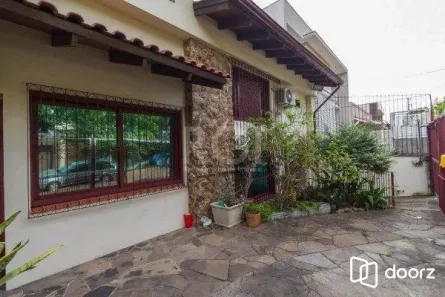 Casa com 4 Quartos à venda, 300m² no Chácara das Pedras, Porto Alegre