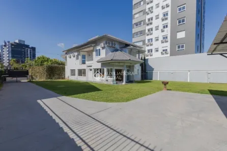 Casa com 4 Quartos para alugar, 388m² no Jardim Itu, Porto Alegre