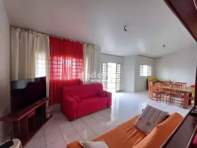 Casa com 3 Quartos à venda, 182m² no Cidade Jardim, Uberlândia