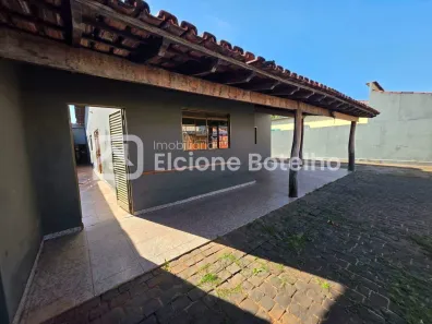 Casa com 4 Quartos para alugar, 150m² no Tubalina, Uberlândia