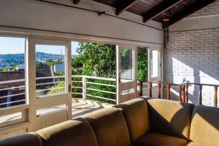 Casa de Condomínio com 3 Quartos para alugar, 300m² no Nonoai, Porto Alegre