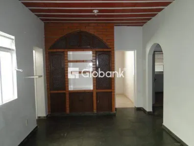 Imóvel Comercial com 2 Quartos à venda, 200m² no Centro, Montes Claros
