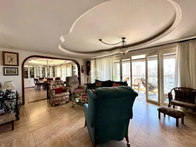 Apartamento com 3 Quartos à venda, 256m² no Jardim do Salso, Porto Alegre