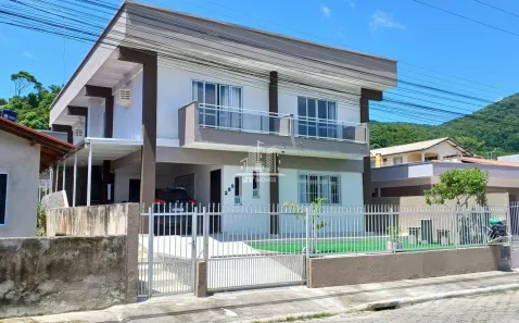 Casa com 3 Quartos à venda, 138m² no Tabuleiro dos Oliveiras, Itapema