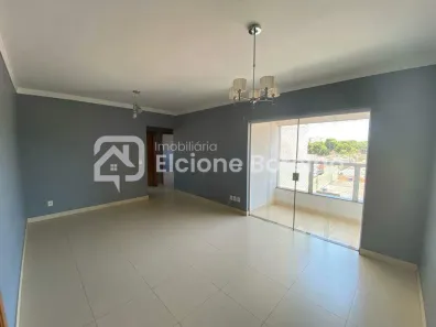 Apartamento com 3 Quartos para alugar, 90m² no Presidente Roosevelt, Uberlândia
