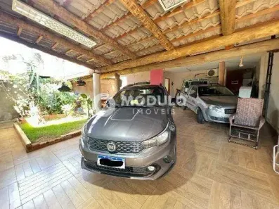 Casa com 2 Quartos à venda, 94m² no Jardim Canaã, Uberlândia