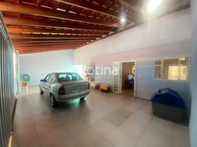 Casa com 3 Quartos à venda, 134m² no São Jorge, Uberlândia