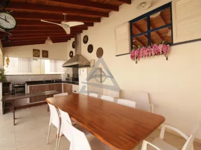 Casa com 3 Quartos à venda, 300m² no Vila Nogueira, Campinas