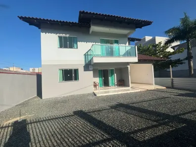 Casa com 4 Quartos para alugar, 139m² no Itacolomi, Balneário Piçarras