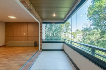 Apartamento com 3 Quartos para alugar, 149m² no São Lourenço, Curitiba