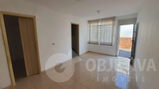 Casa com 2 Quartos para alugar, 90m² no Centro, Uberlândia