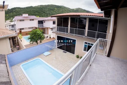 Sobrado com 5 Quartos à venda, 360m² no Calheiros, Governador Celso Ramos