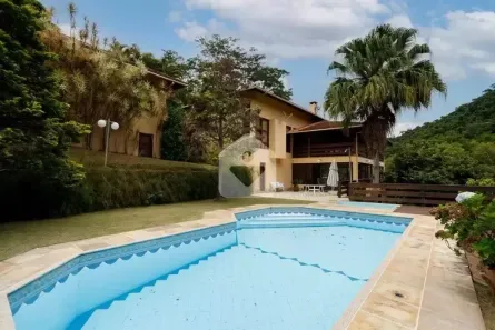 Casa com 5 Quartos à venda, 900m² no Cuiabá, Petrópolis