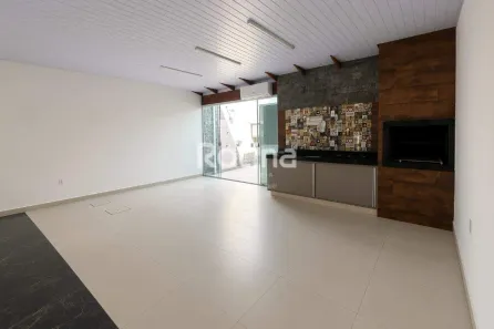 Casa de Condomínio com 3 Quartos para alugar, 144m² no Aclimação, Uberlândia