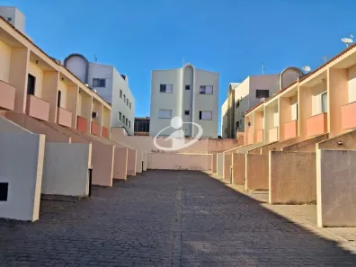 Casa com 2 Quartos para alugar, 60m² no Santa Mônica, Uberlândia