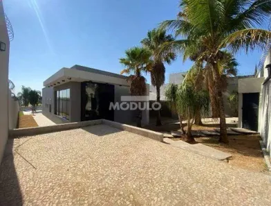Casa com 3 Quartos para alugar, 400m² no Cidade Jardim, Uberlândia