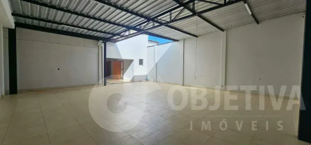 Galpão/Depósito/Armazém para alugar, 220m² no Alto Umuarama, Uberlândia