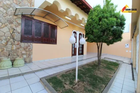 Casa com 3 Quartos à venda, 145m² no São José, Divinópolis