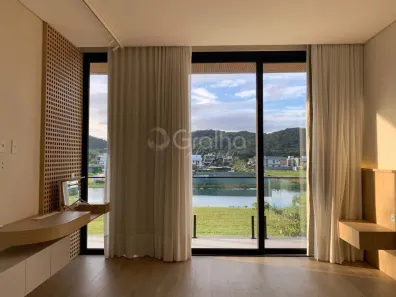 Casa de Condomínio com 3 Quartos para alugar, 269m² no Pedra Branca, Palhoça