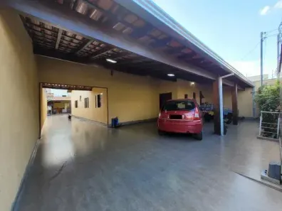 Casa com 3 Quartos à venda, 230m² no Santa Mônica, Uberlândia