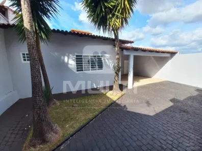 Casa com 4 Quartos para alugar, 195m² no Cidade Jardim, Uberlândia