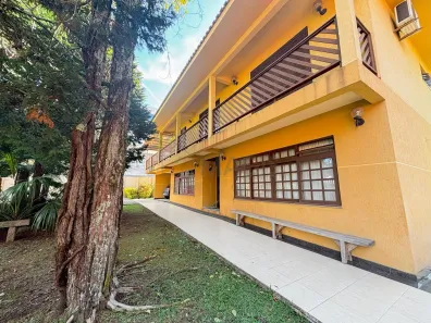 Sobrado com 5 Quartos para alugar, 350m² no Jardim Social, Curitiba