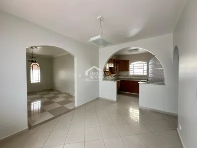 Casa com 3 Quartos para alugar, 250m² no Jardim Garcez, Taubaté