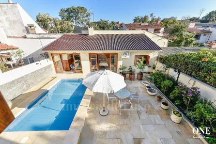 Casa com 5 Quartos à venda, 393m² no Vila Assunção, Porto Alegre