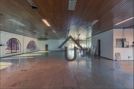 Prédio Comercial para alugar, 700m² no Jardim Everest, São Paulo