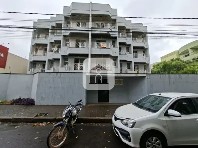 Apartamento com 3 Quartos para alugar, 166m² no Umuarama, Uberlândia