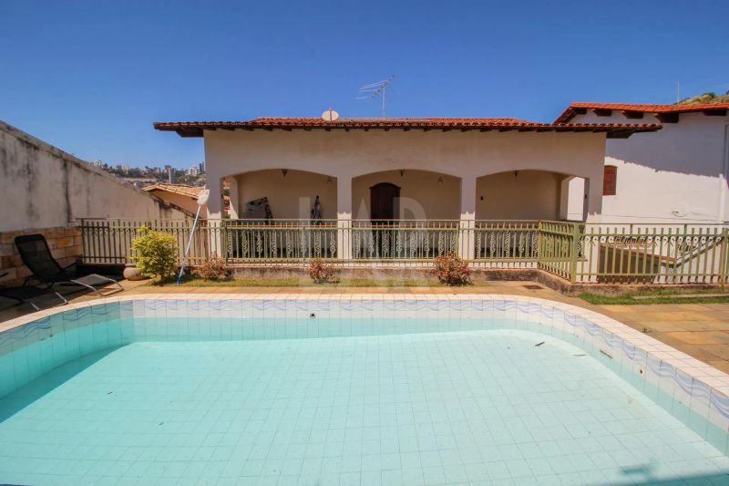 Casa com 5 quartos — São Bento, Belo Horizonte