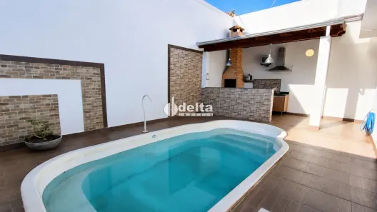 Casa com 3 Quartos à venda, 180m² no Granada, Uberlândia