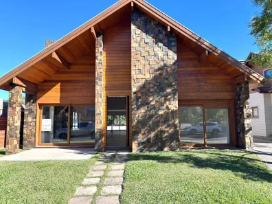 Casa com 3 Quartos à venda, 250m² no Carniel, Gramado