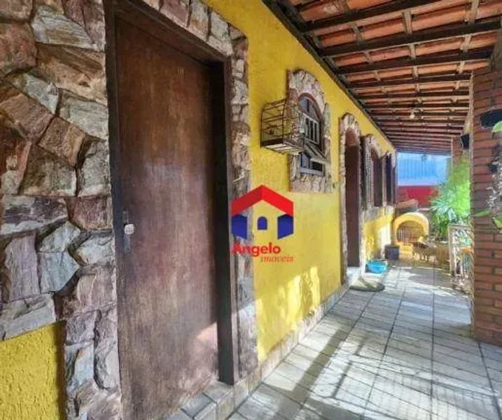 Casa com 2 quartos — Santa Amélia, Belo Horizonte