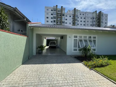 Casa com 3 Quartos à venda, 191m² no Saguaçu, Joinville