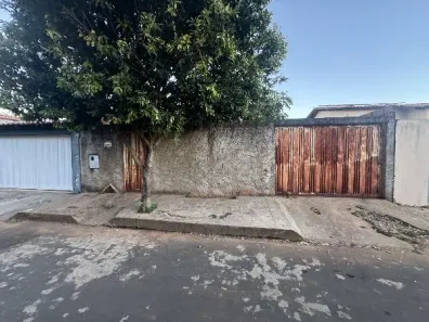 Casa com 2 Quartos à venda, 44m² no Goiás (Parte Alta), Araguari