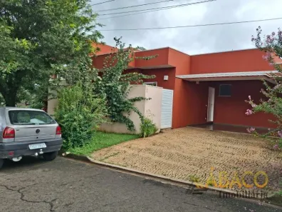 Casa com 3 Quartos para alugar, 209m² no Residencial Samambaia, São Carlos