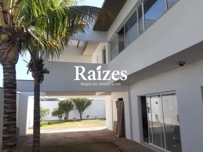 Casa com 4 Quartos à venda, 310m² no Jardim Inconfidência, Uberlândia