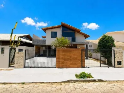 Casa com 2 Quartos para alugar, 98m² no Campeche, Florianópolis