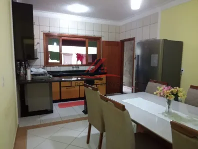 Sobrado com 3 Quartos à venda, 195m² no Jardim Guapituba, Mauá