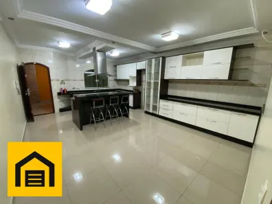 Sobrado com 3 Quartos à venda, 272m² no Parque São Vicente, Mauá