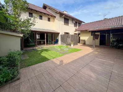 Casa com 4 Quartos à venda, 450m² no Boa Vista, Porto Alegre