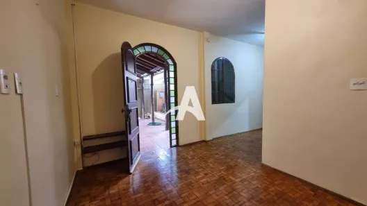 Casa com 2 Quartos para alugar, 110m² no Tabajaras, Uberlândia