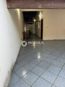 Casa com 3 Quartos para alugar, 150m² no Carajás, Uberlândia
