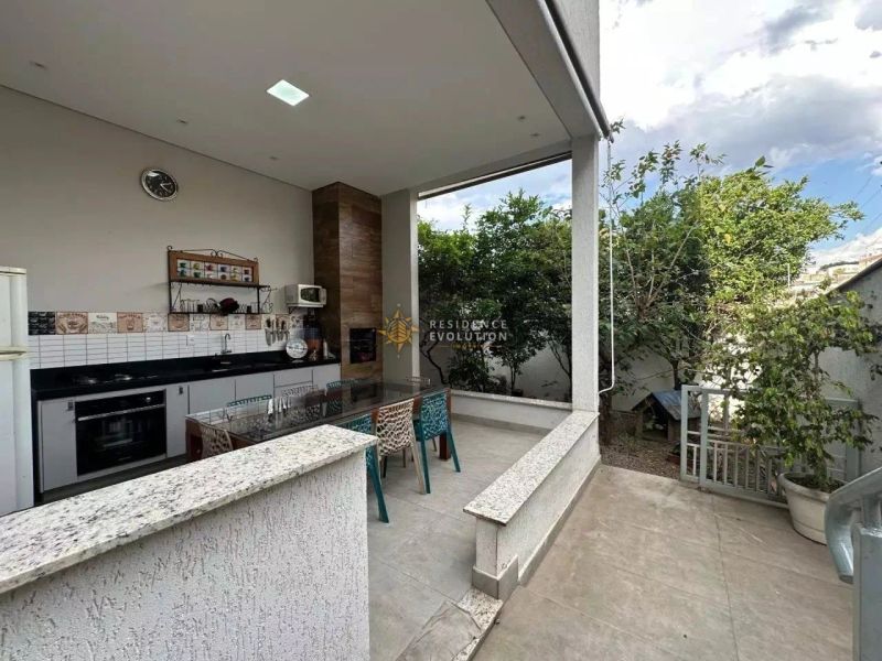Casa com 4 quartos — Santa Amélia, Belo Horizonte